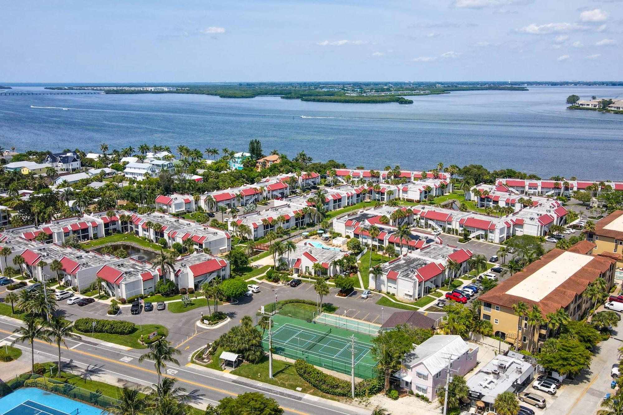 Runaway Bay Condos เบรเดนทันบีช ห้อง รูปภาพ