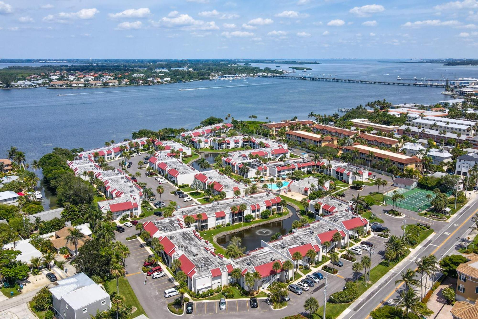 Runaway Bay Condos เบรเดนทันบีช ห้อง รูปภาพ