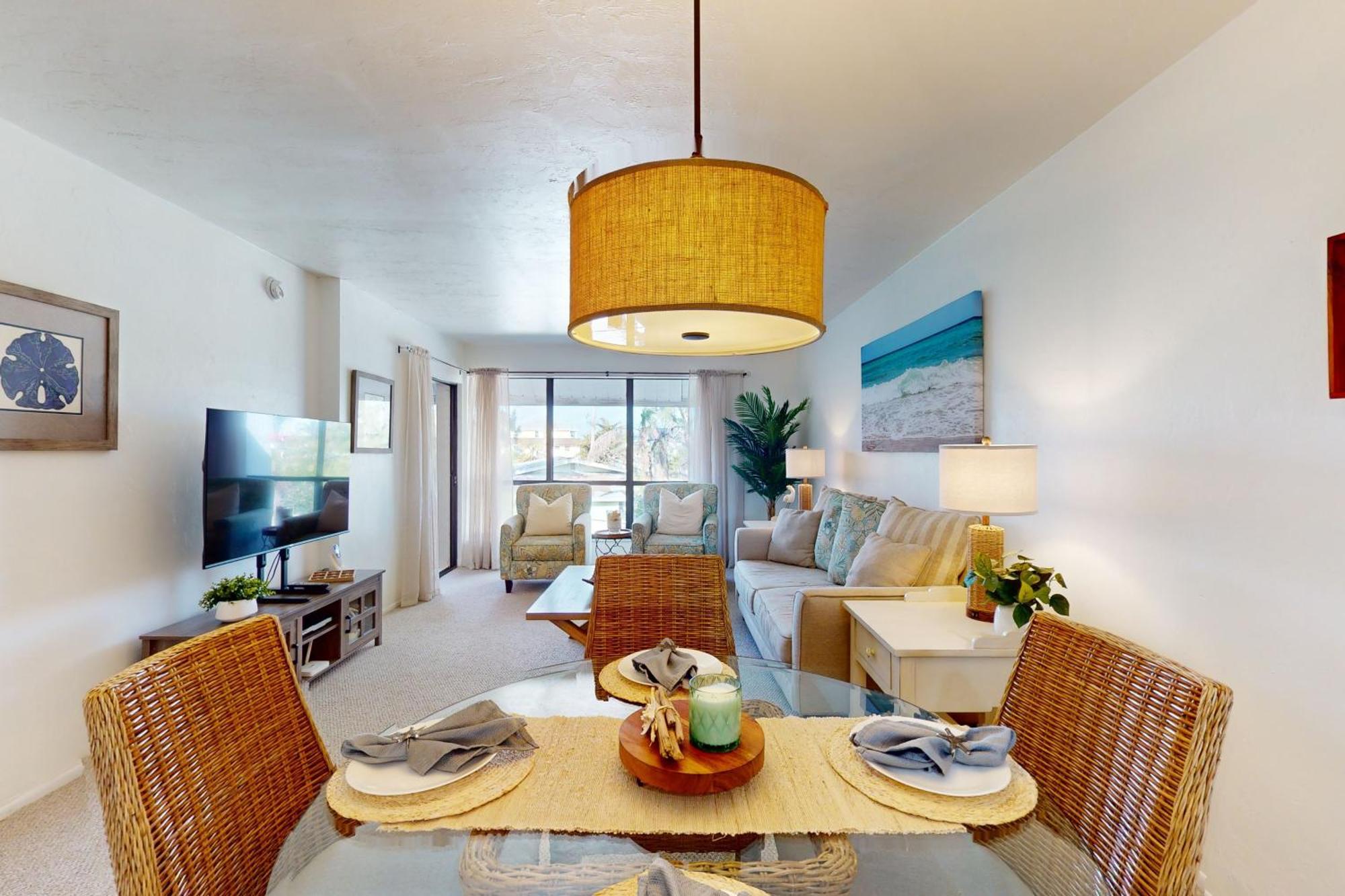 Runaway Bay Condos เบรเดนทันบีช ภายนอก รูปภาพ